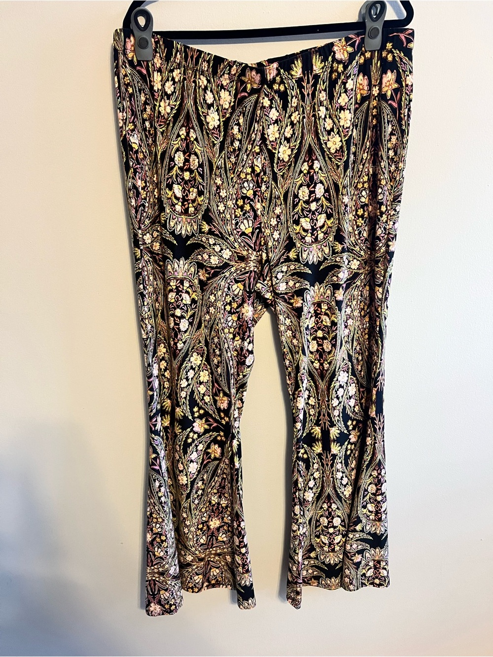 Forever 21 - Flare-Leg Pants - Black Floral | Women’s 3X